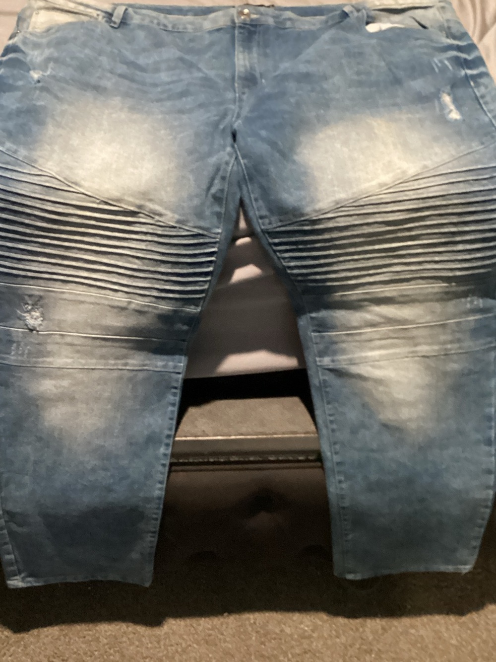 Slim Straight Men's Washed Blue Jeans with Ribbed Knee Detail